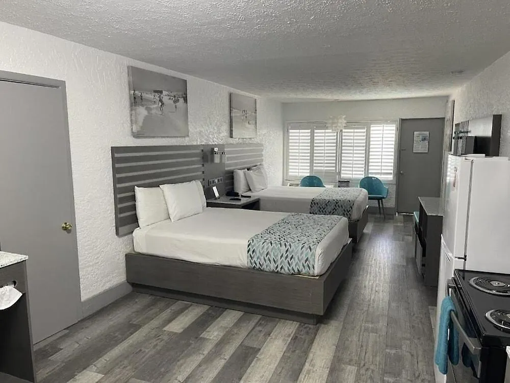 Casa Loma Panama City Beach - Beachfront Hotel